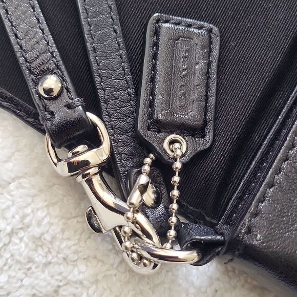 EUC COACH Wristlet Ashley Black Leather Flap Wallet designer authentic - Picture 5 of 9